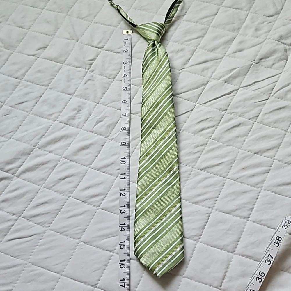 Zip-up boys tie